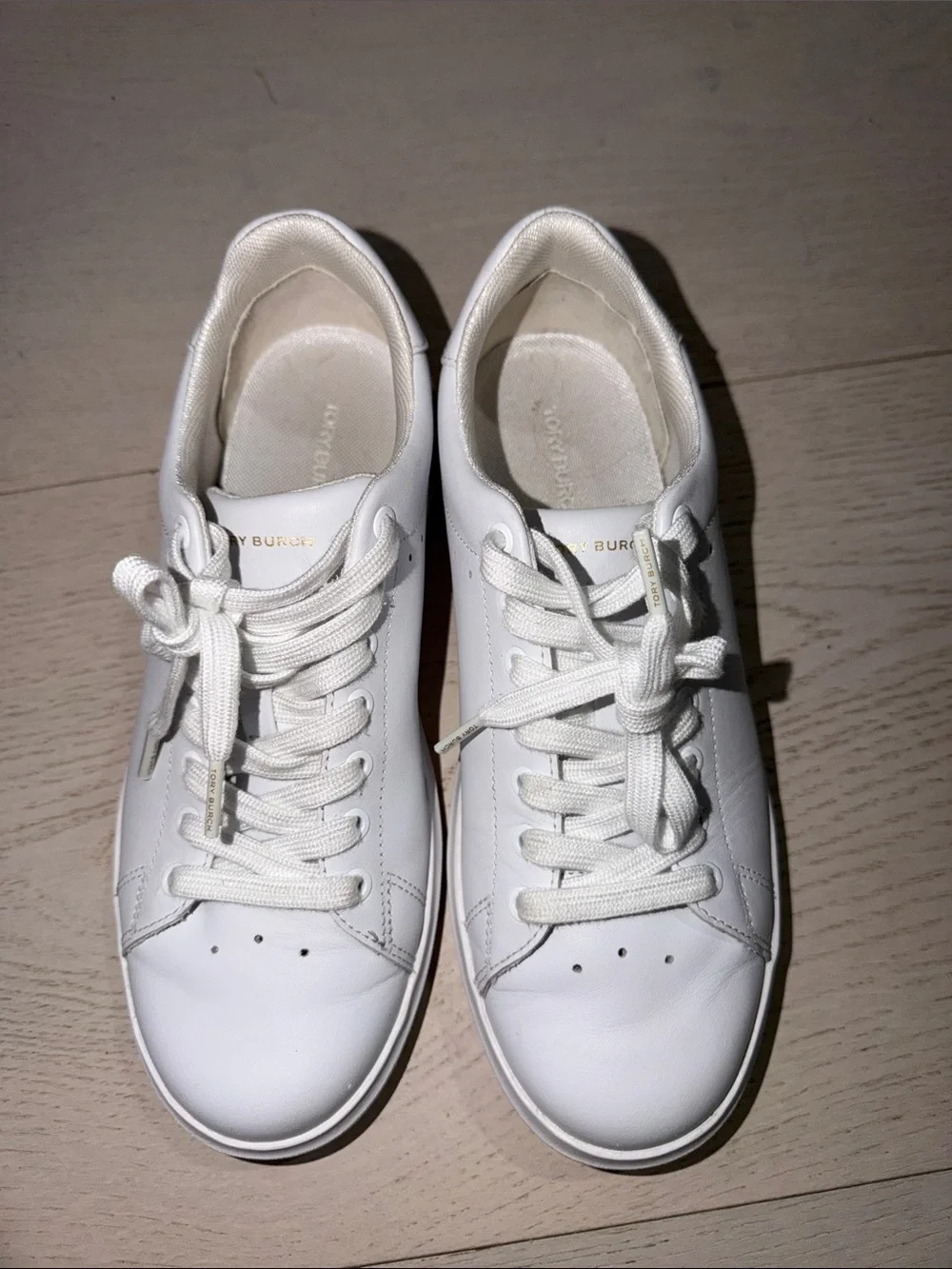 Tory Burch Howell Sneakers Size 7.5 M White Gold Logo Casual Classic Comfy